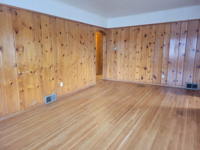 Building Photo - 745 Edith St