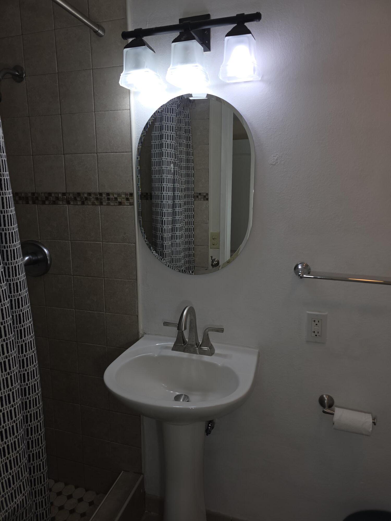 Building Photo - 2407 Saint Louis Dr