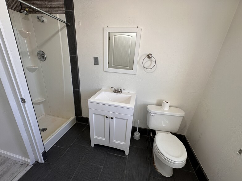 Bath - 1134 Brighton St