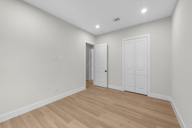 Building Photo - 2348 Delafield St