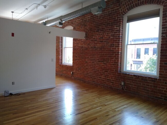 Building Photo - Loft Living At It's Finest In LODO!