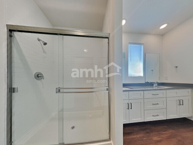 Building Photo - 9500 Aviara St