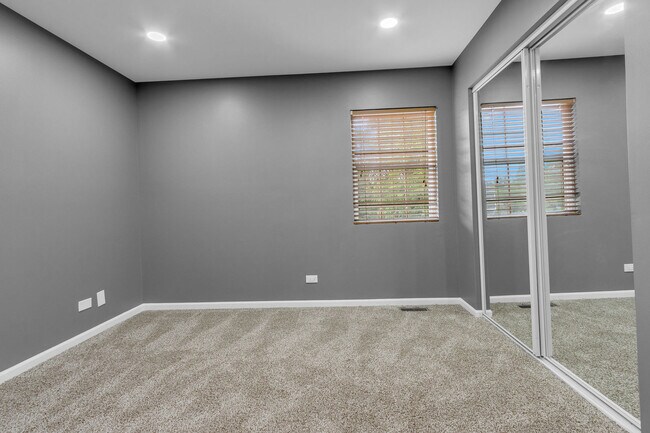 Building Photo - 2S601 River Oaks Dr
