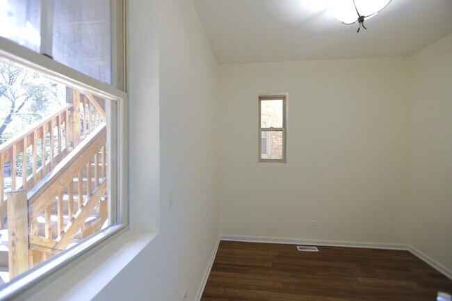 Building Photo - 1223 E 52nd St