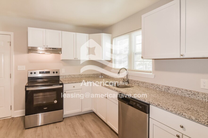 Building Photo - 3551 Honeysuckle Rd