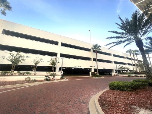 Building Photo - 231 Riverside Dr