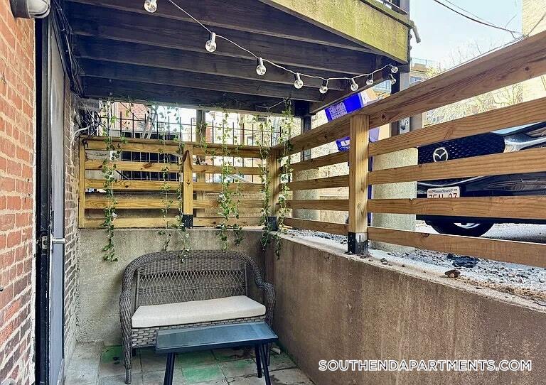 Building Photo - 519 Columbus Ave