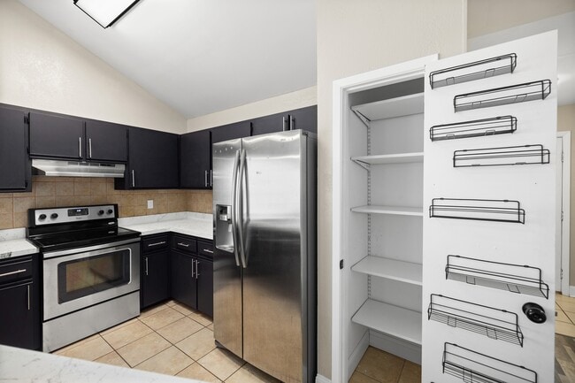 Building Photo - 3045 Yorktown Cir