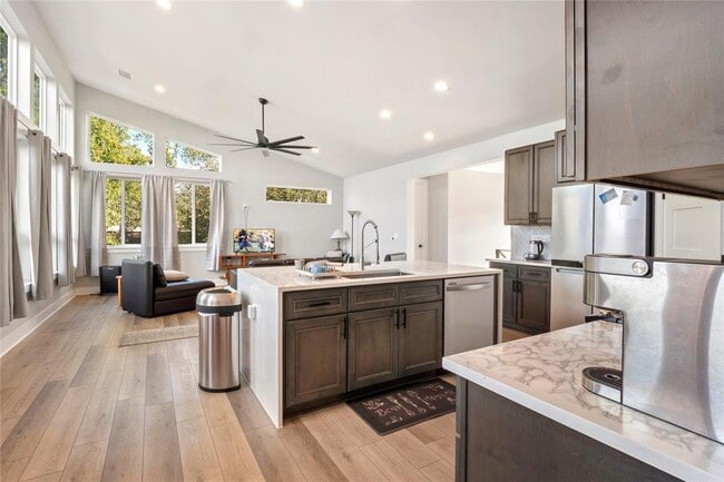 Building Photo - 300 Summit Ridge Dr N