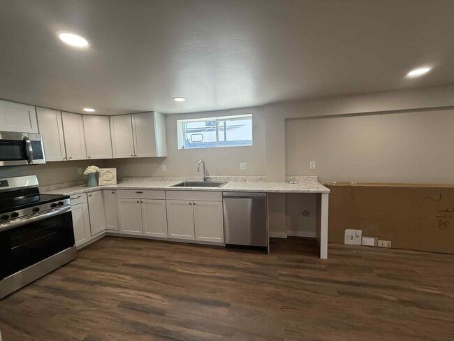 Building Photo - Newly Remodeled Duplex
