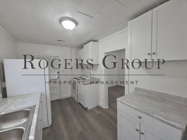 Building Photo - 926 Gay St