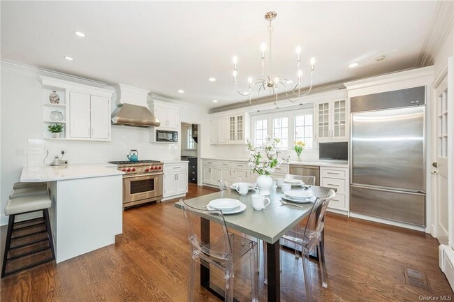 Building Photo - 1 Sunny Ridge Plaza