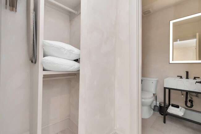 Building Photo - 2683 Blodgett St