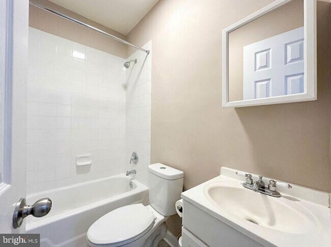 Building Photo - 2040 N Carlisle St