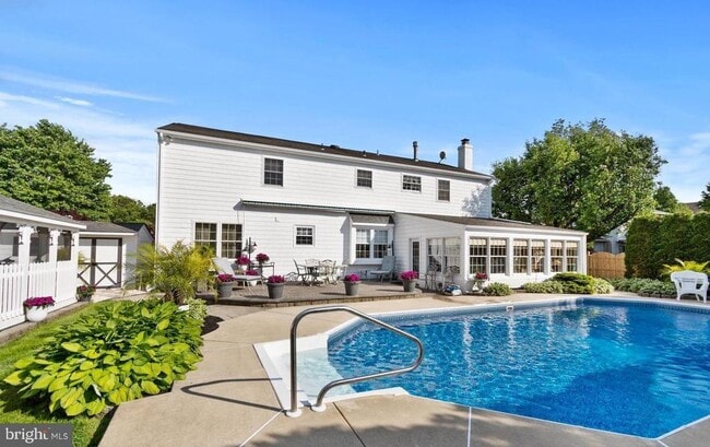 Building Photo - 5 Greenleigh Cir