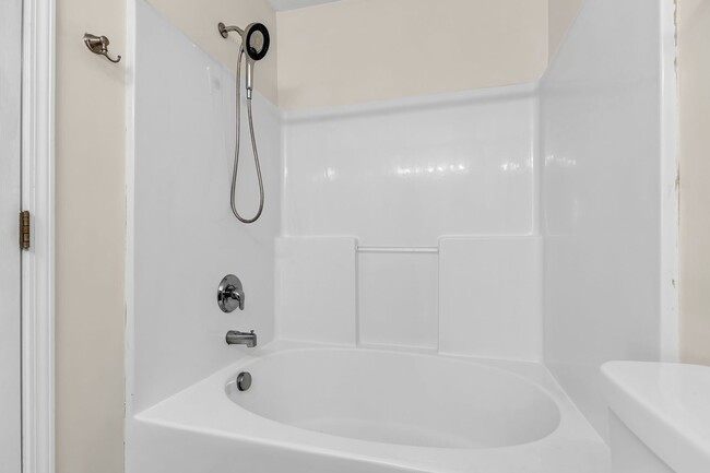 Building Photo - Townhome close to Brentwood and Antioch, w...