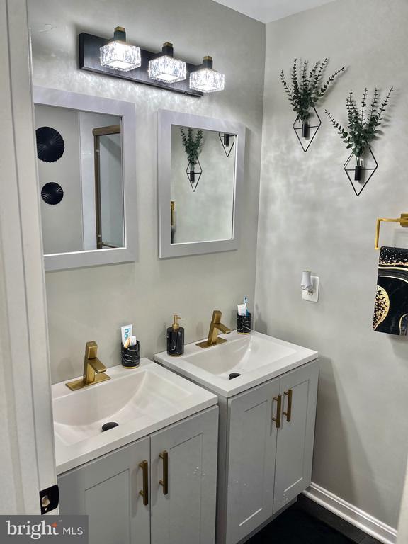 Building Photo - 12310 Rollys Ridge Ave