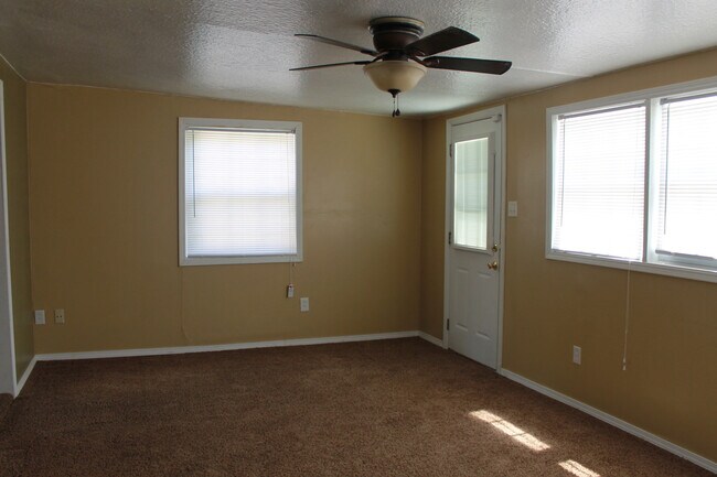 Building Photo - Move In Special!!!  $150 off 2nd month rent! Come take a look!
