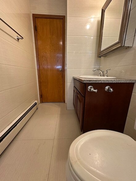 Building Photo - 33 E 51st St