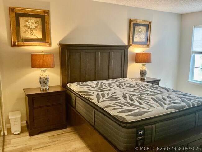 Building Photo - 1125 Crystal Way