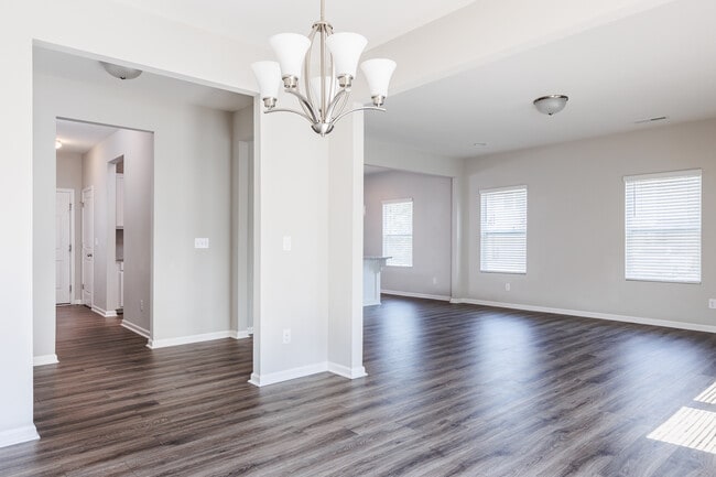 Building Photo - 628 Metro Sta