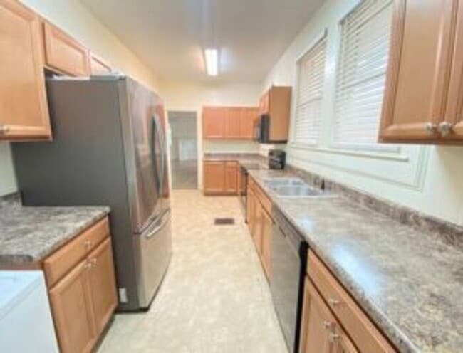 Building Photo - 19 Hollywood Ct