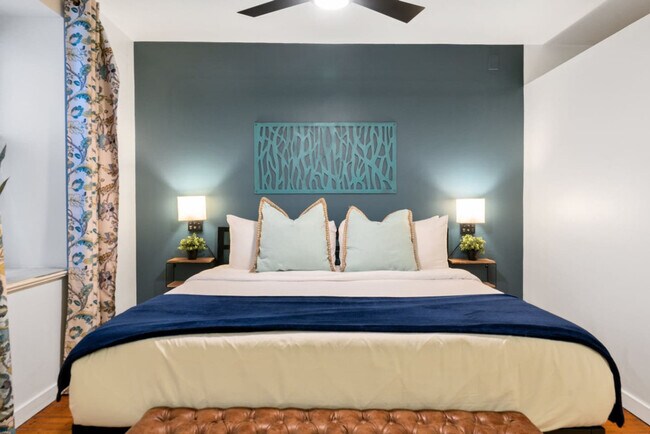 Building Photo - 221 Vine St