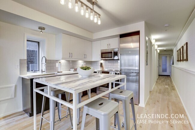 Building Photo - 1474 Belmont St NW