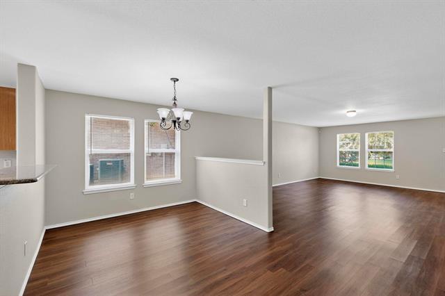 Building Photo - 708 Lark Dr
