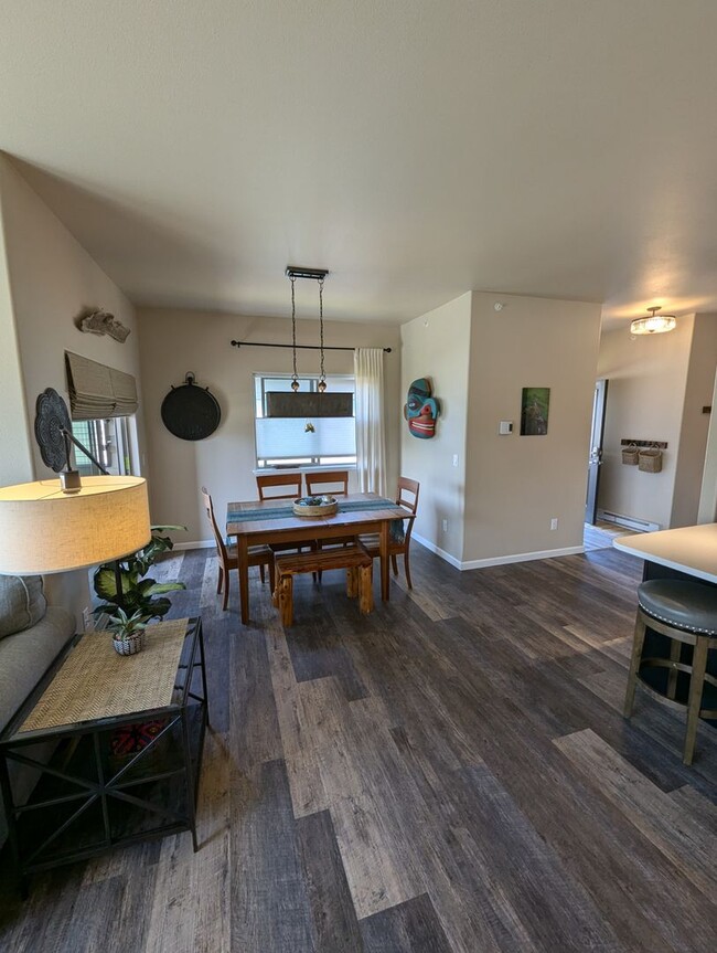 Building Photo - 2BD/1.5BA, Valley Condo, Utilities Include...