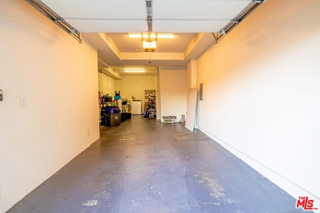 Building Photo - 4600 Don Lorenzo Dr