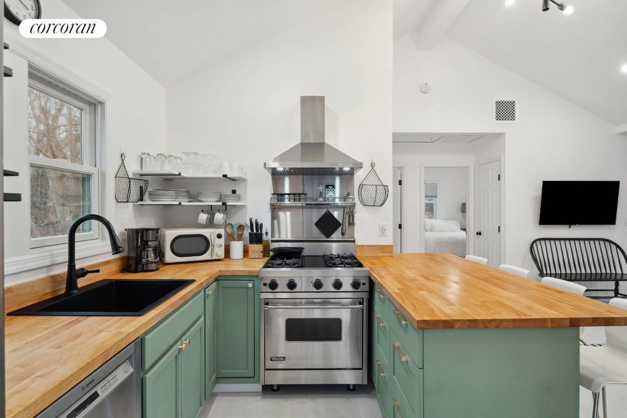 Building Photo - 22 Laurel Ln