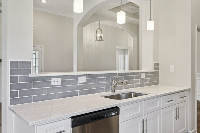 Building Photo - 383 Kingland Ln