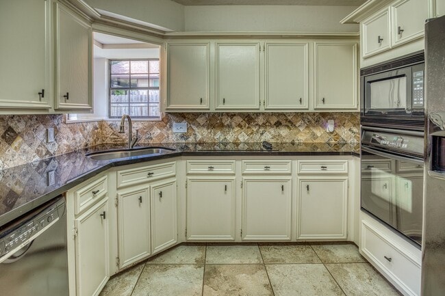 Building Photo - 216 Duerr Dr