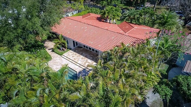 Building Photo - 928 Escobar Ave