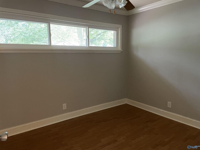 Building Photo - 505 Greenacres Dr NW