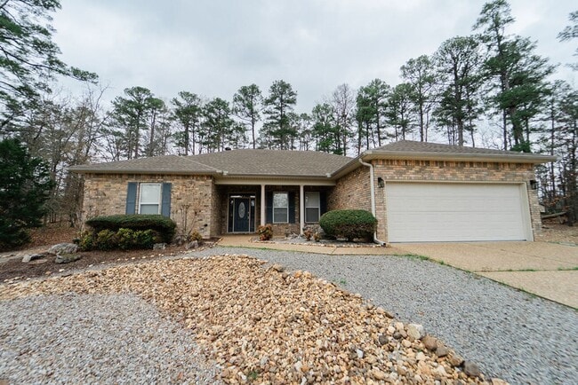 Building Photo - Charming 4 bedroom, 2 bathroom located in the picturesque Hot Springs Village