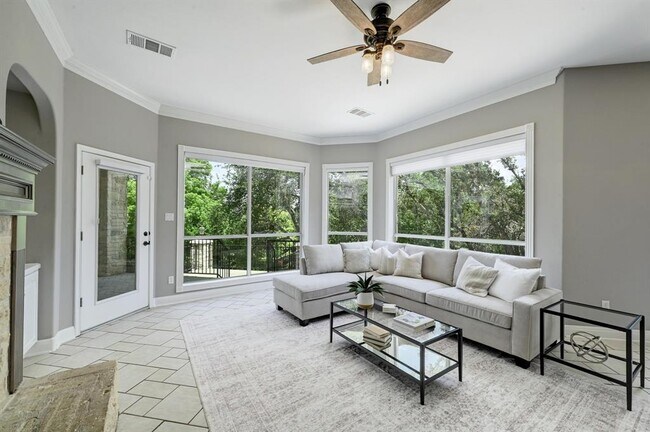 Building Photo - 12004 Mira Mesa Dr