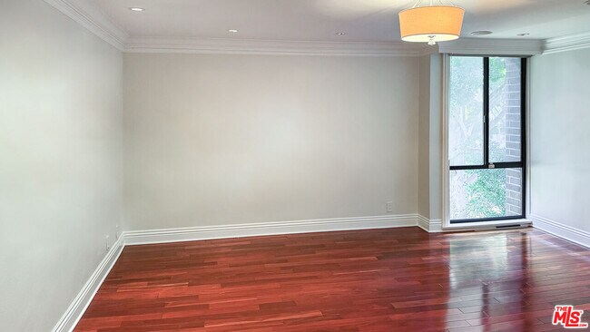 Building Photo - 9323 Burton Wy