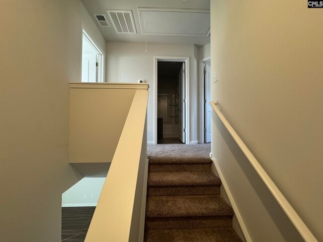 Building Photo - 811 Coburg Ln