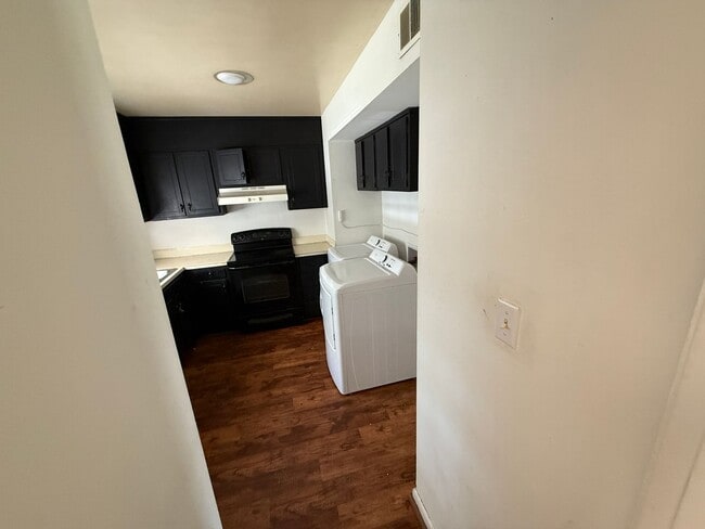 Building Photo - ? Updated 2-Bedroom Townhome in Coventry W...