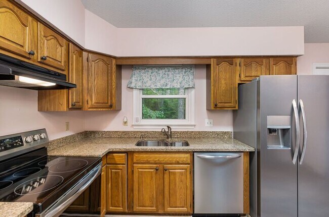 Building Photo - 12401 Wilderness Park Dr