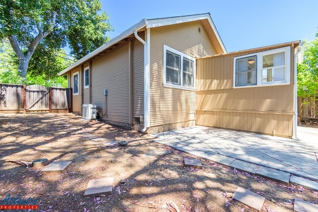 Building Photo - Lovely Los Gatos Home | A/C | Prime Location