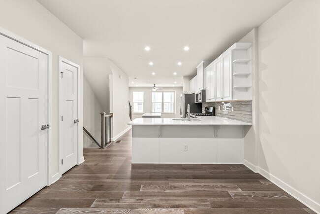 Building Photo - (Coming Soon) 3 Bedroom Townhome minutes from South End!