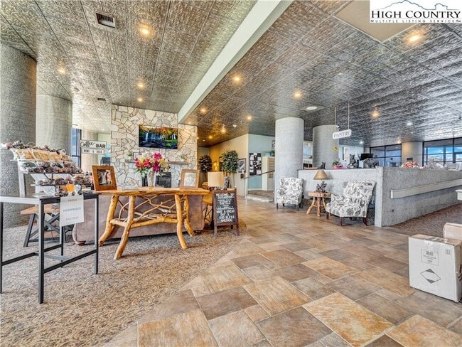 Building Photo - 303 Sugar Top Dr