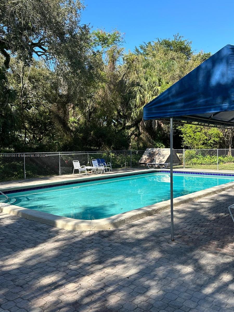 Building Photo - 9410 Live Oak Pl