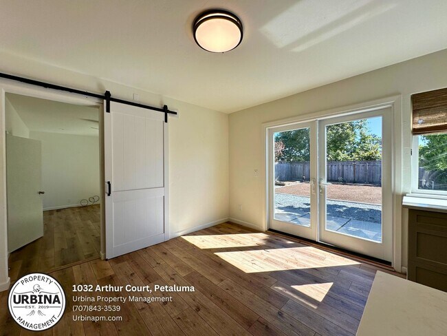 Building Photo - Charming Petaluma 2-Bedroom Home with Larg...
