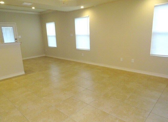 Building Photo - 7042 Lakeview Dr.