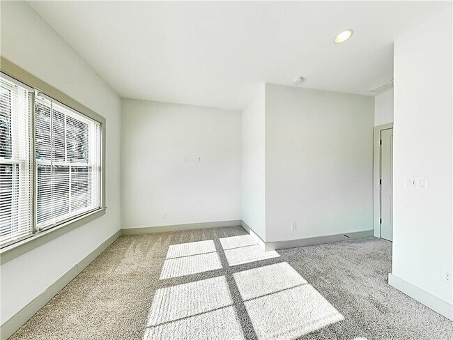 Building Photo - 583 King Arnold St