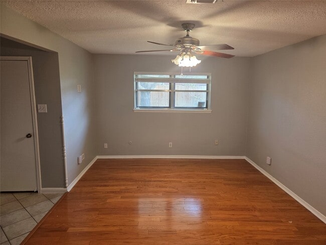 Building Photo - 305 W Castle Harbour Dr